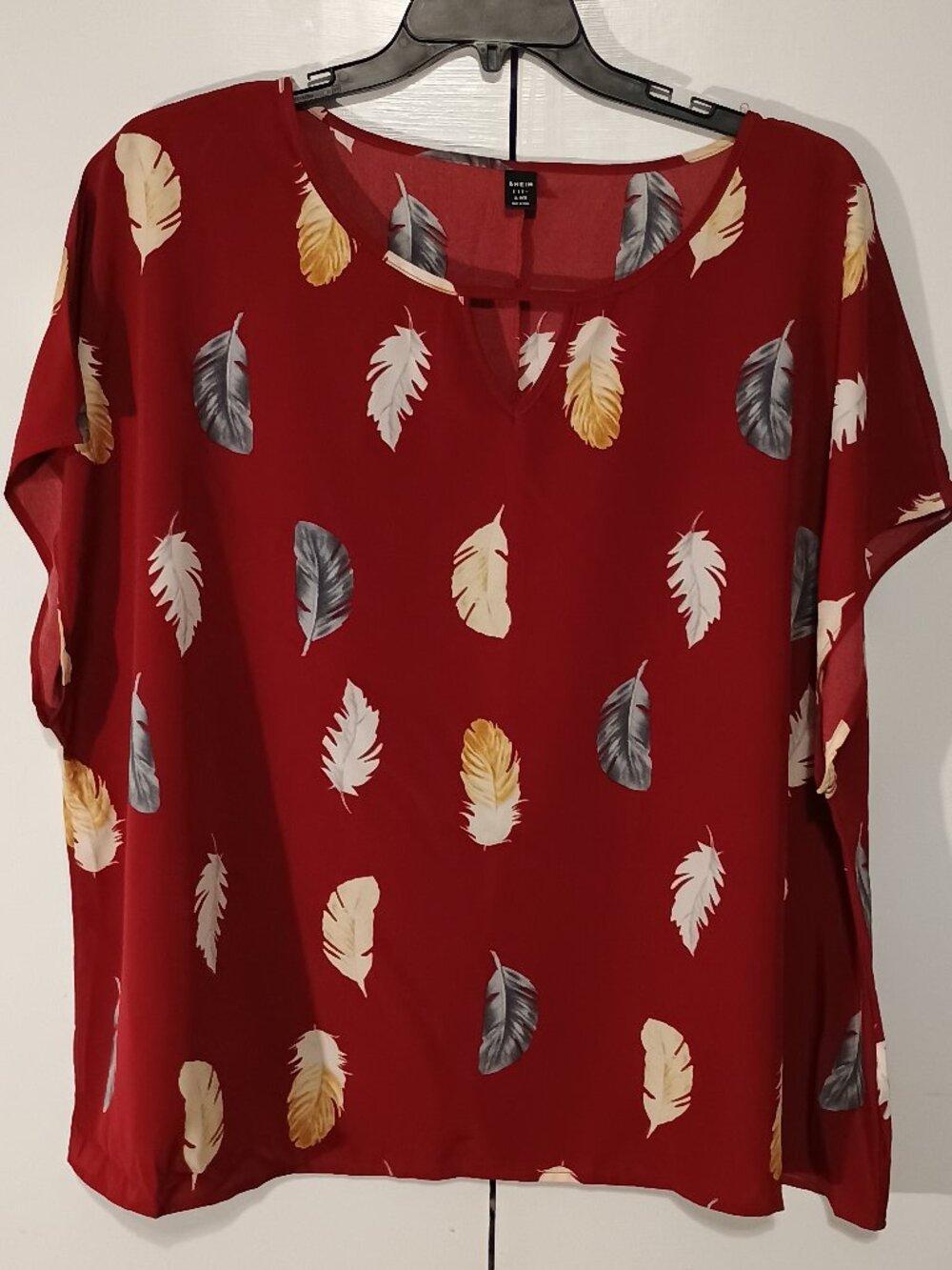 SHEIN Fit+ Red Feather Print Blouse 4X 24/26 Plus Size Split Neck Short Sleeve - Picture 2 of 8